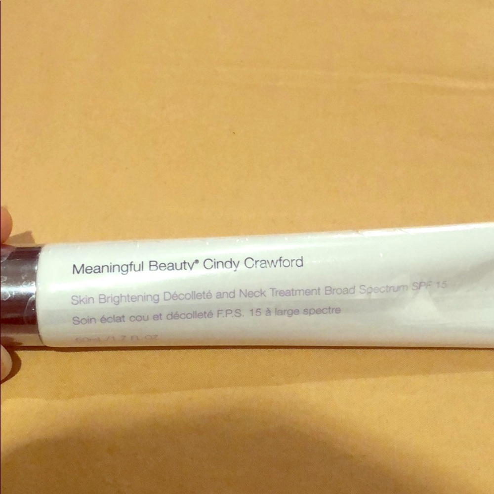 Cindy Crawford meaningful beauty - new